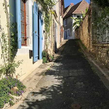 Chez Claire, Peaceful In-town Location
