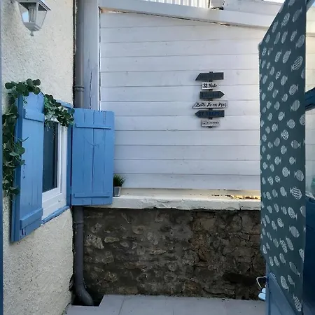 Chez Claire, Peaceful In-town Location Apartment Excideuil
